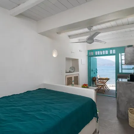 Turquoise Boathouse In Klima I Apartment