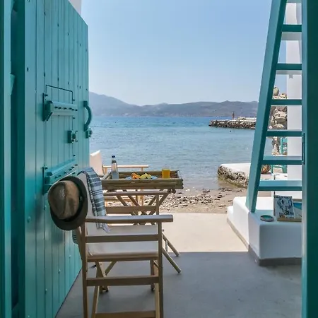 Turquoise Boathouse In Klima I *