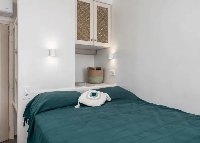 Turquoise Boathouse In I